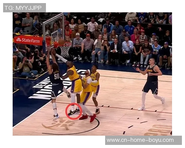 老队友默契配合濃眉果断分球助拉塞尔轻松命中三分