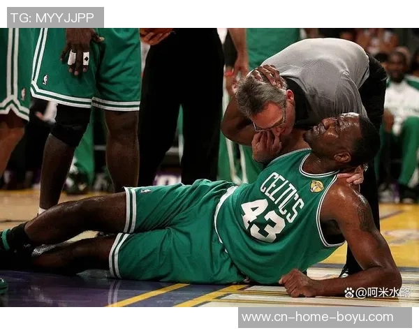 凯尔特人次节遭遇惨败单节净输28分半场落后20分引发球迷担忧